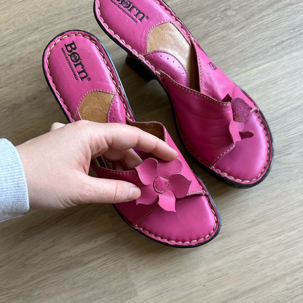 🌼 Pink Born Wedges size 6
